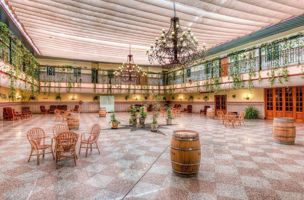 Hotel Sandra Alcalá de Guadaira Exterior photo
